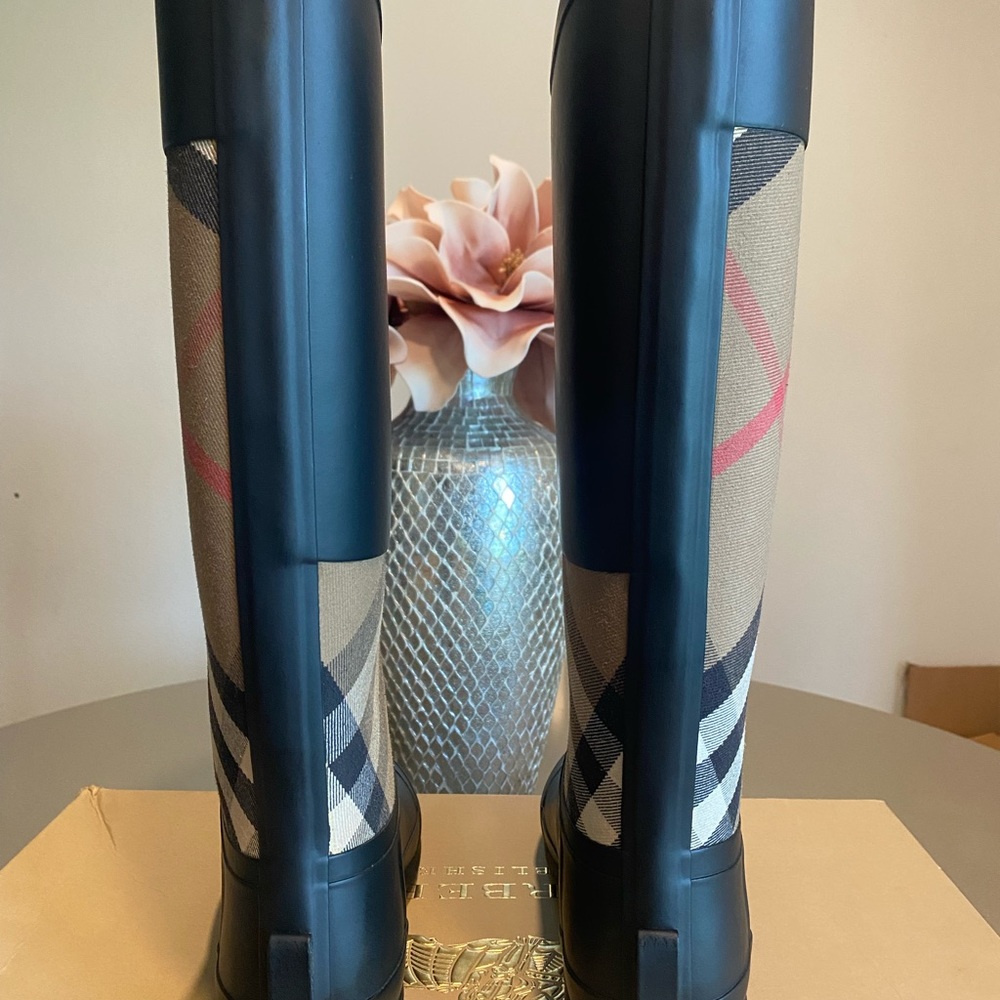Burberry Clemence Nova Rainboots - Picture 3 of 5